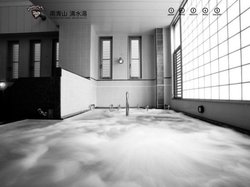 南青山 清水湯 – 充実のリラックスをご提供する、南青山 清水湯は、都市ならではの銭湯です。全館軟水使用をはじめ高濃度炭
